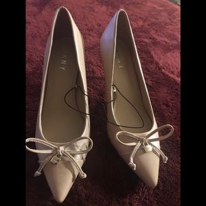 DKNY NWT blush pumps with bow